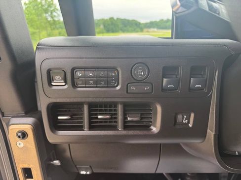 Used 2024 Chevrolet Brightdrop 600 w/ Commercial Equipment Package AWD/4WD image 9