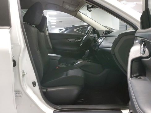 Used 2019 Nissan Rogue SV image 24