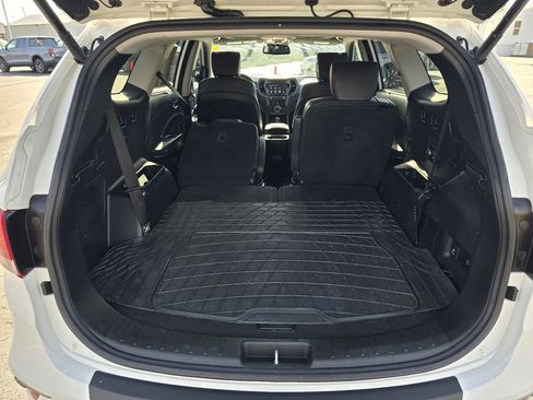 Used 2017 Hyundai Santa Fe Limited image 25