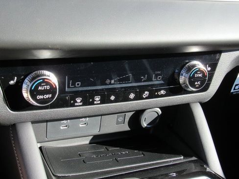 New 2025 Mitsubishi Outlander SE image 18