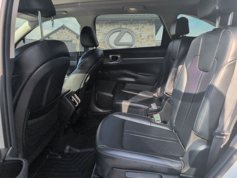 Used 2021 Kia Sorento EX image 9