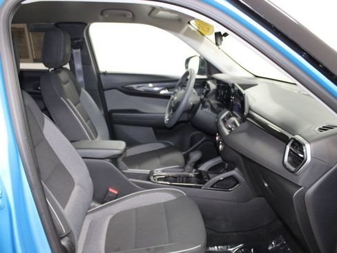 Used 2025 Chevrolet TrailBlazer LS w/ LS Convenience Package FWD image 24
