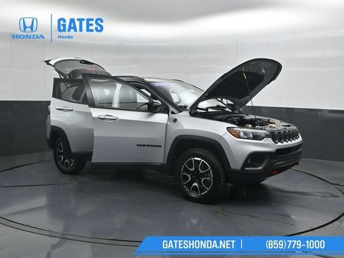 Used 2024 Jeep Compass Trailhawk AWD/4WD image 55