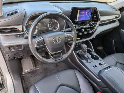 Used 2023 Toyota Highlander XLE AWD/4WD image 17