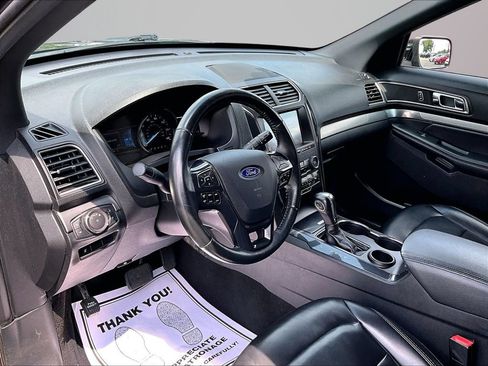 Used 2019 Ford Explorer XLT w/ Equipment Group 202A FWD image 13