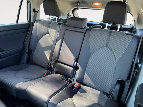 Used 2023 Toyota Highlander LE image 13