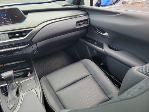 Used 2022 Lexus UX 200 w/ Accessory Package (Z2) FWD image 18