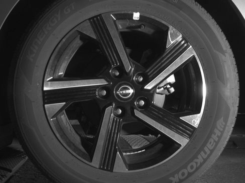 Used 2025 Nissan Sentra SV FWD image 14