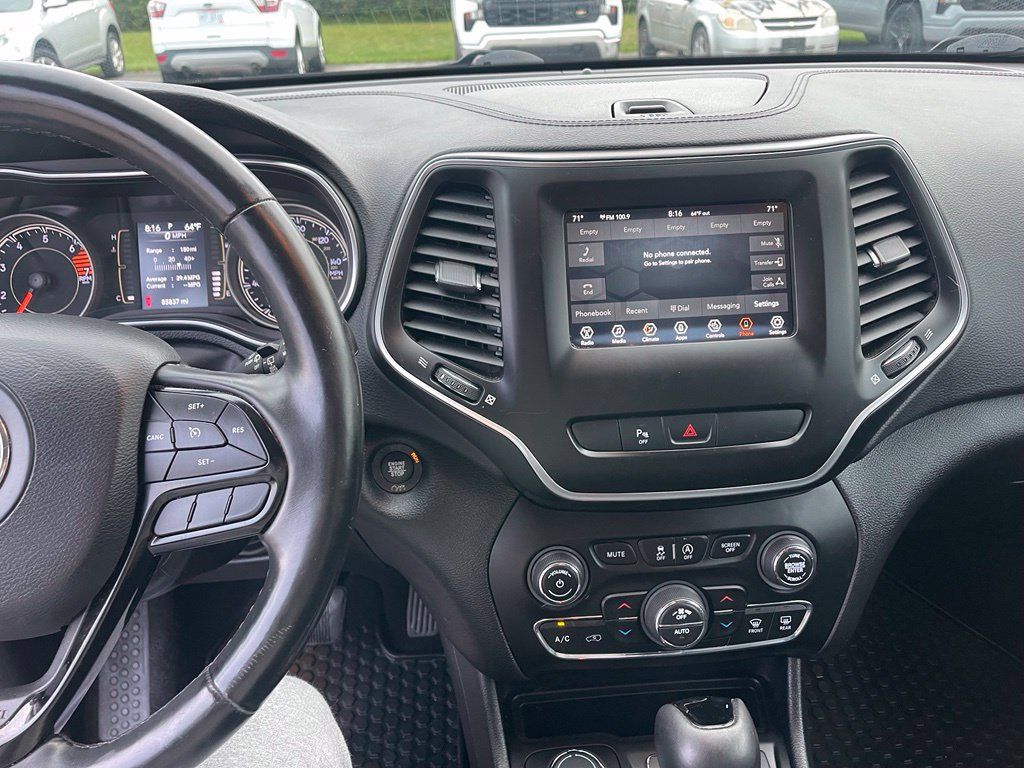 Used 2019 Jeep Cherokee Latitude Plus AWD/4WD image 11