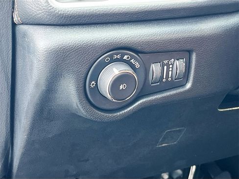 Certified 2024 Chrysler Pacifica Pinnacle image 10