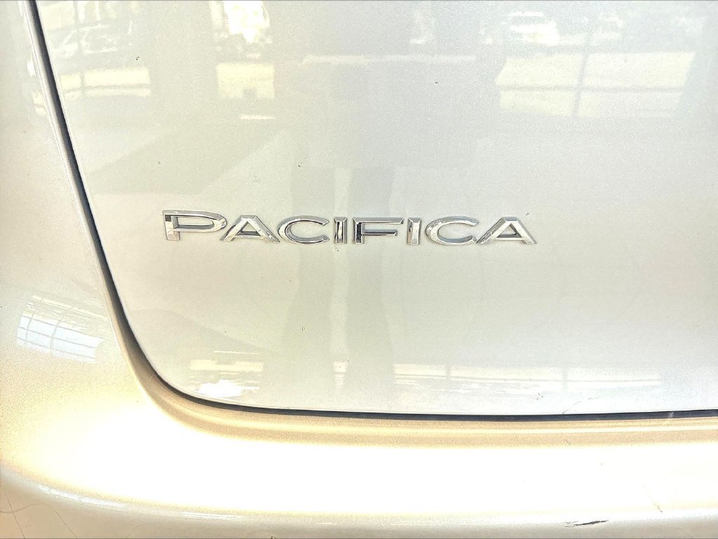 Used 2024 Chrysler Pacifica Touring-L FWD image 25