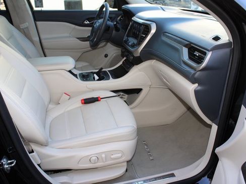 Used 2023 GMC Acadia Denali w/ Black Diamond Edition image 18