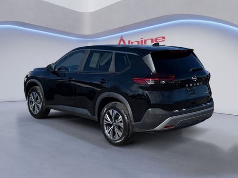 Used 2023 Nissan Rogue SV image 3