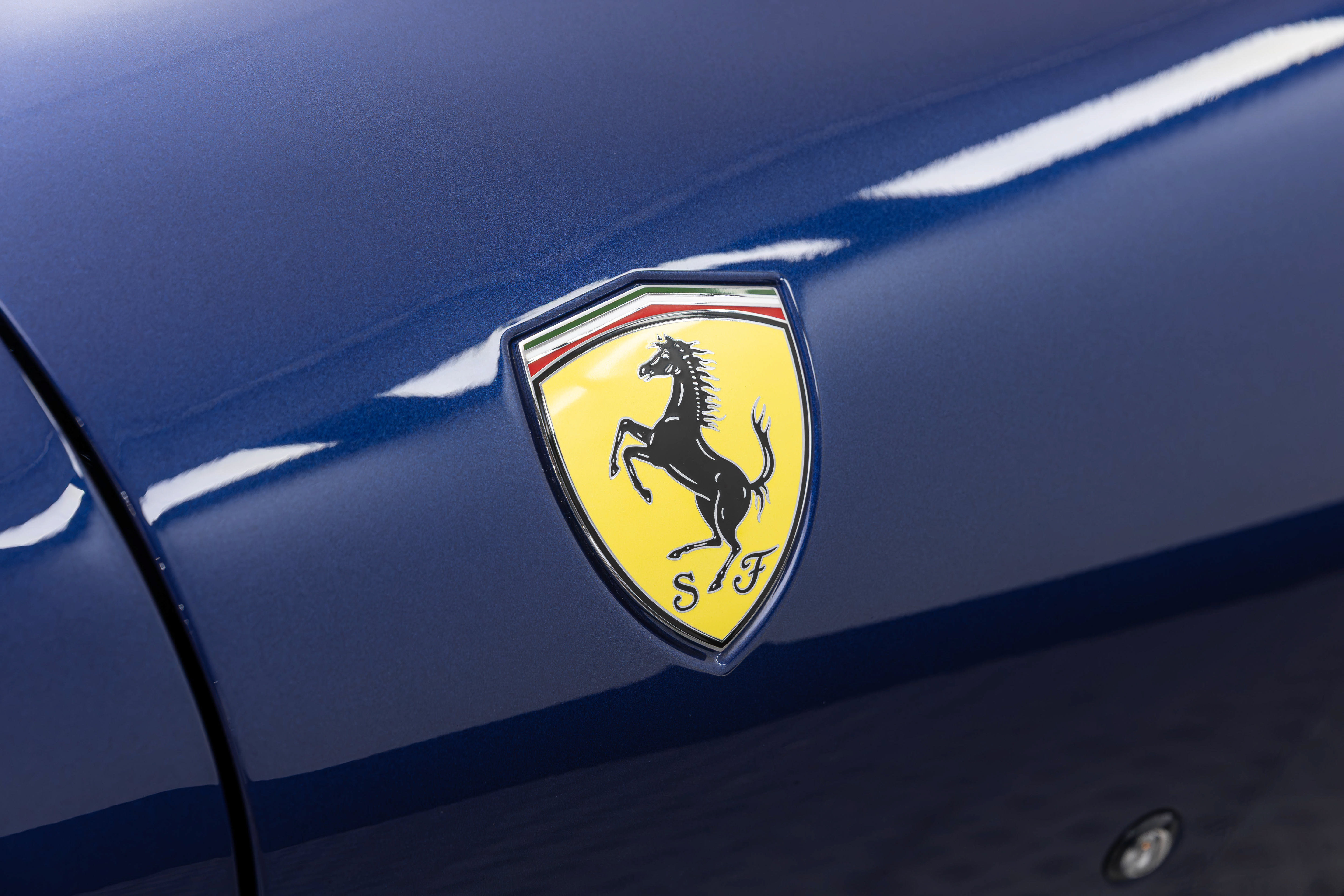Used 2025 Ferrari Roma Spider RWD image 39