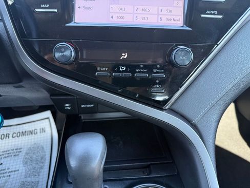 Used 2019 Toyota Camry LE image 20