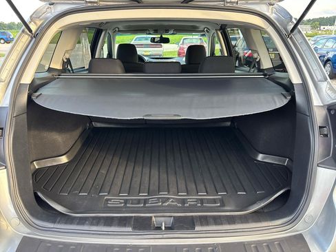 Used 2011 Subaru Outback 2.5i Premium AWD/4WD image 22