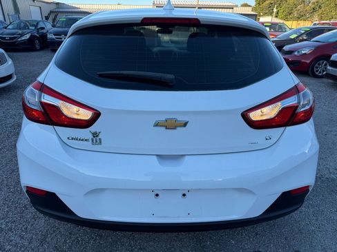 Used 2017 Chevrolet Cruze LT image 4