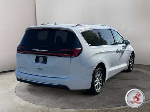Used 2021 Chrysler Pacifica Touring-L w/ Premium & Safety Sphere Group image 7