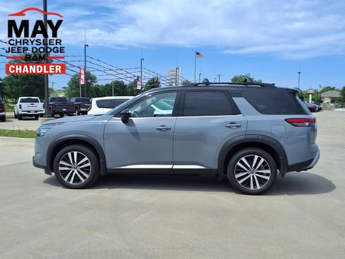 Used 2025 Nissan Pathfinder Platinum w/ Cargo Package AWD/4WD image 19