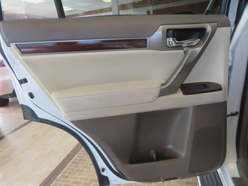 Used 2014 Lexus GX 460 w/ Premium Package image 17