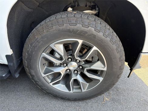Used 2024 Chevrolet Silverado 1500 LT AWD/4WD image 8