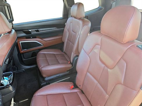 Used 2024 Kia Telluride EX w/ EX Captain's Chair Package image 33