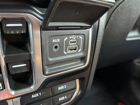 Used 2023 Jeep Gladiator Rubicon w/ LED Lighting Group AWD/4WD image 37