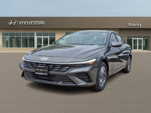 New 2026 Hyundai Elantra Hybrid FWD image 1