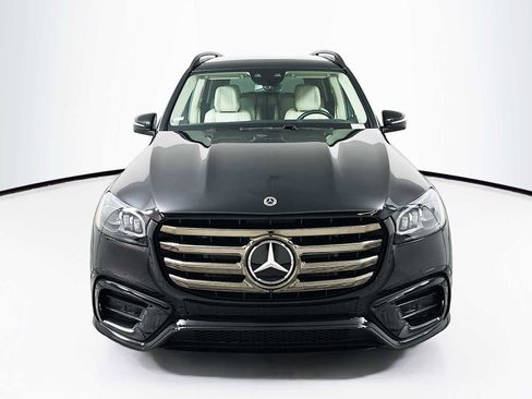 Used 2024 Mercedes-Benz GLS 580 4MATIC image 6