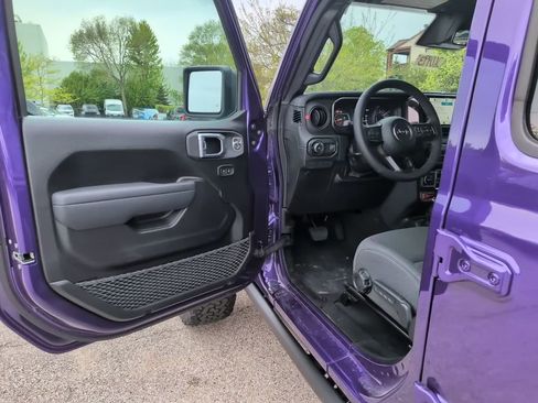 New 2026 Jeep Wrangler Unlimited Rubicon w/ Xtreme 35 Tire Package AWD/4WD image 19