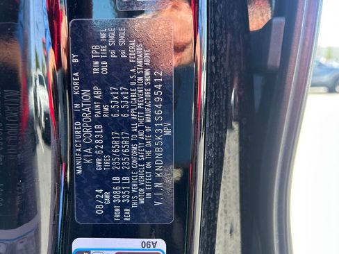 Used 2025 Kia Carnival FWD image 3