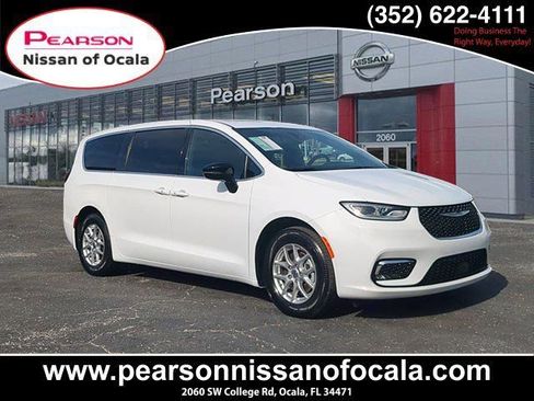 Used 2024 Chrysler Pacifica Touring image 1