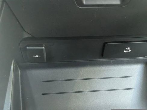 New 2026 Land Rover Defender 110 X-Dynamic SE image 21