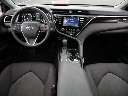Used 2018 Toyota Camry LE w/ Convenience Package FWD image 10