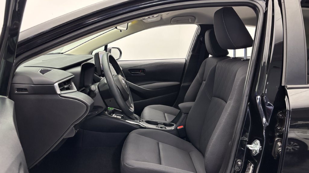 Used 2024 Toyota Corolla LE FWD image 11