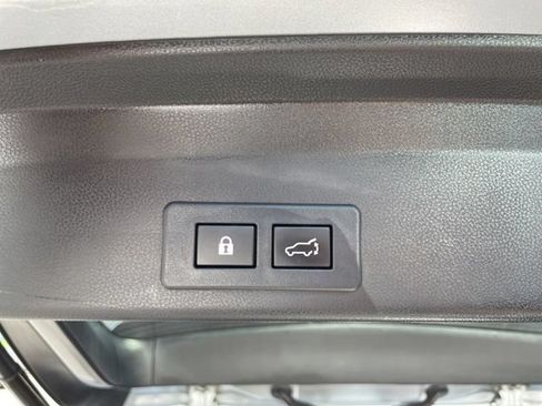 Used 2023 Subaru Ascent Premium w/ Convenience Package AWD/4WD image 36