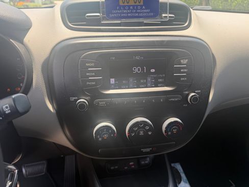 Used 2018 Kia Soul FWD image 22