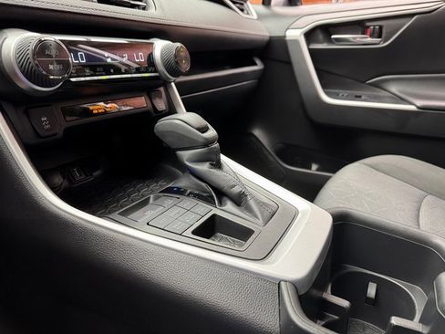 Used 2022 Toyota RAV4 XLE image 19