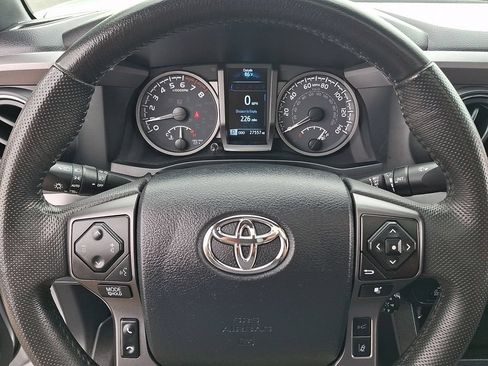 Used 2023 Toyota Tacoma TRD Off-Road w/ TRD Premium Off Road Package AWD/4WD image 19