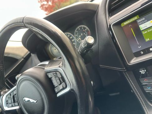 Used 2017 Jaguar F-PACE R-Sport image 42