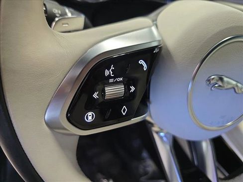 Certified 2025 Jaguar F-PACE R-Dynamic S image 17