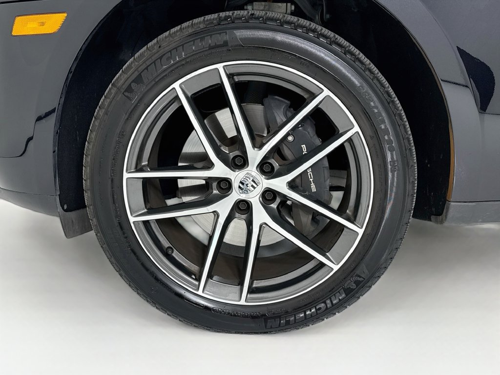 Certified 2025 Porsche Macan AWD/4WD image 33