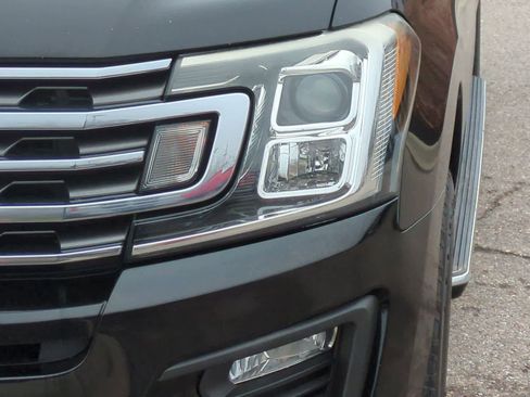 Used 2018 Ford Expedition XLT w/ Equipment Group 202A AWD/4WD image 11