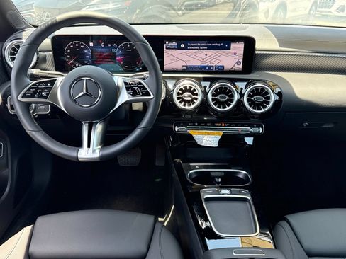 Used 2025 Mercedes-Benz CLA 250 image 33