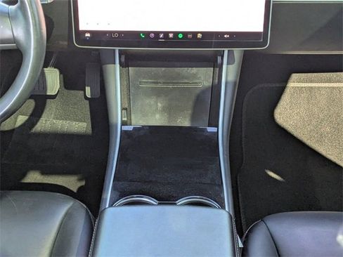 Used 2019 Tesla Model 3 Standard Range Plus image 17