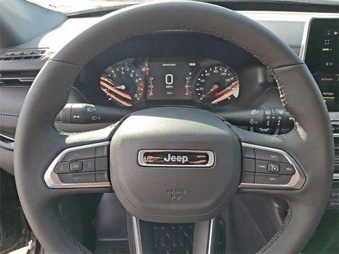 New 2026 Jeep Compass Latitude image 9