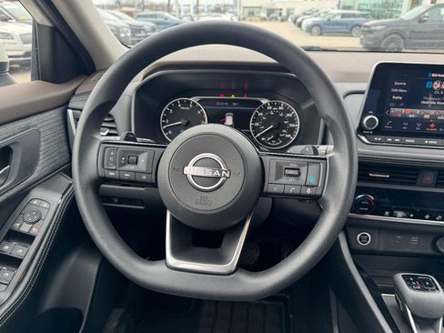 Used 2023 Nissan Rogue SV image 10