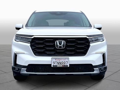 Used 2025 Honda Pilot EX-L image 3