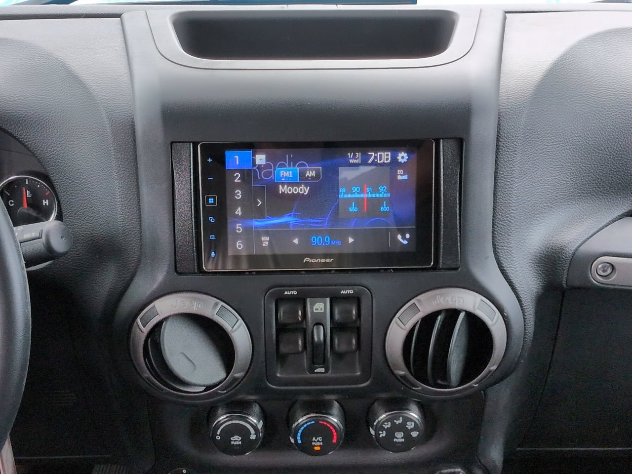 Used 2018 Jeep Wrangler Unlimited Sport S AWD/4WD image 17