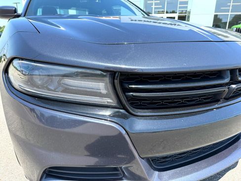 Used 2019 Dodge Charger SXT image 9
